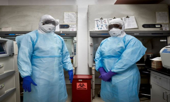 Plus de 7 000 professionnel·le·s de santé sont morts du COVID-19